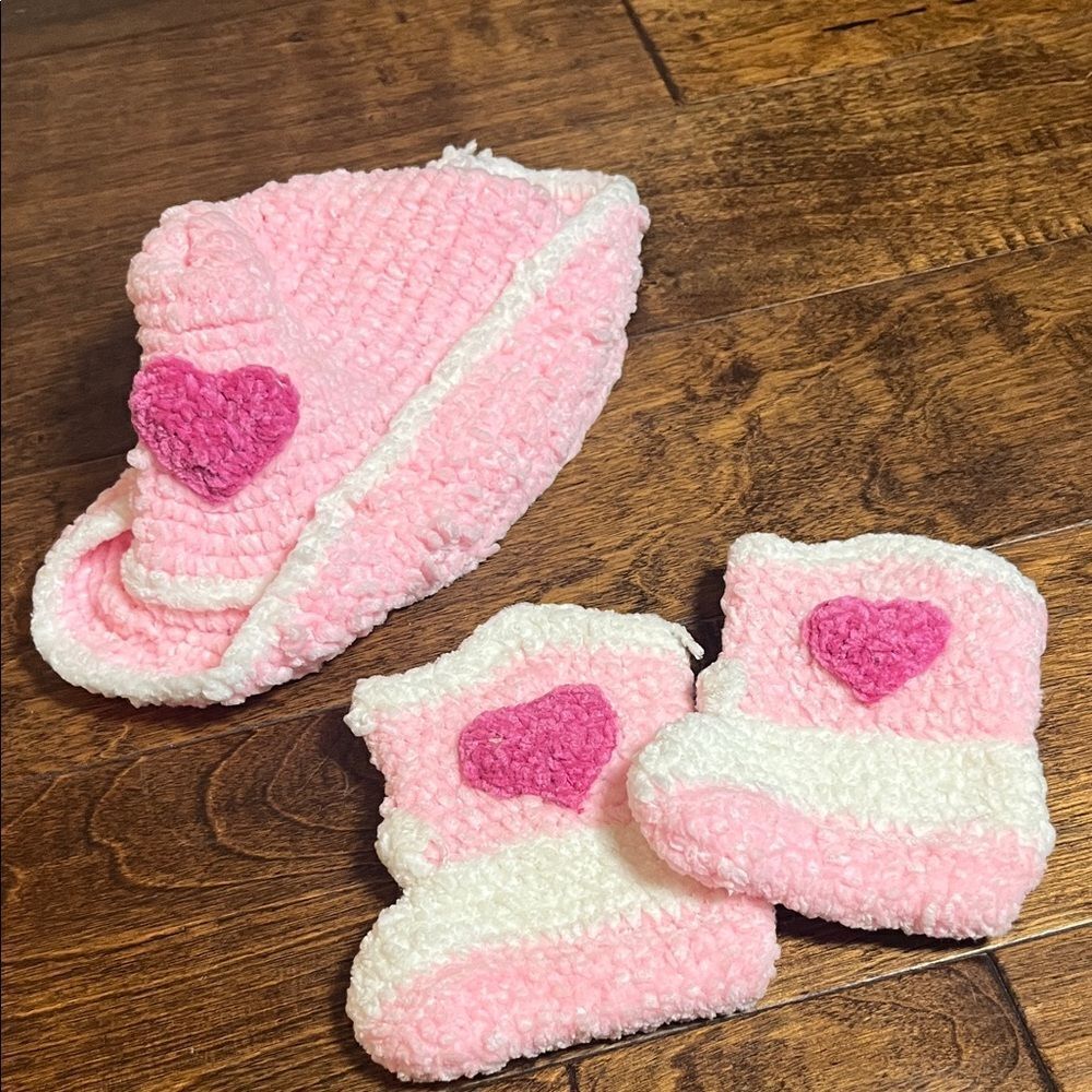 DayLee Design Pink Handmade Western Style Hat and Boots, size 0-6 months